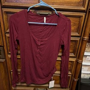 NWT Halara Women's Burgundy Long Sleeve Top
